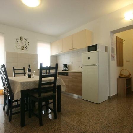 Apartment Luisa Porec Exterior photo